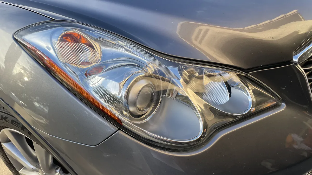 Headlight Restoration Near Me in Tucson: What to Look For Before You Book